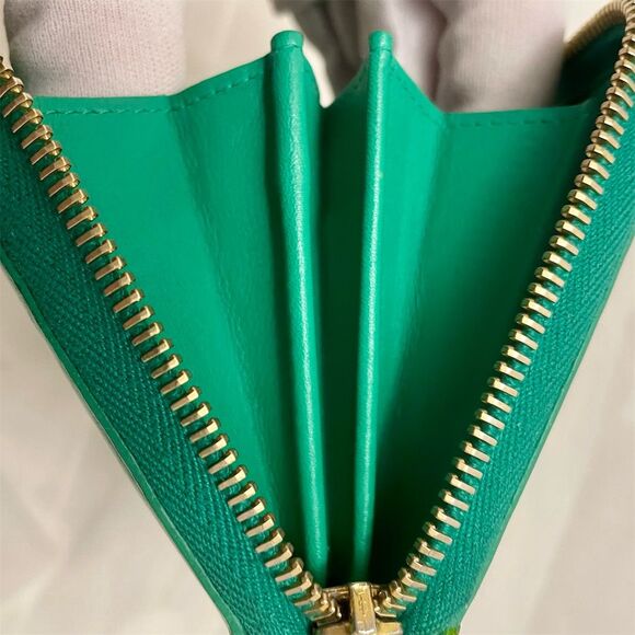 Saint Laurent Y Calfskin Leather Wallet Emerald Green Gold Hardware - Picture 12 of 13